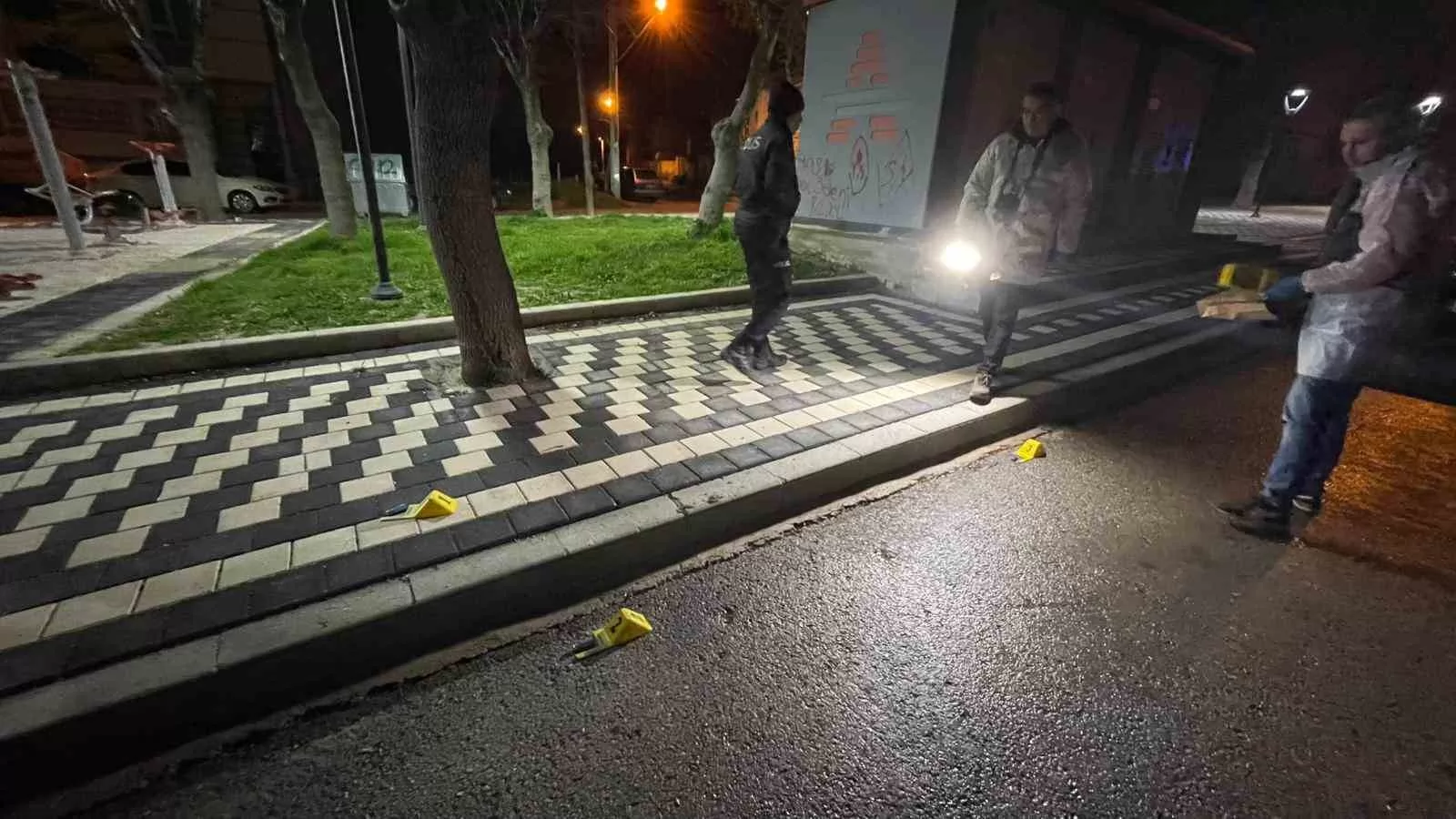 Karaman’da Gece Yarısı Silahlı Dehşet: Rastgele Açılan Ateş Evlere İsabet Etti