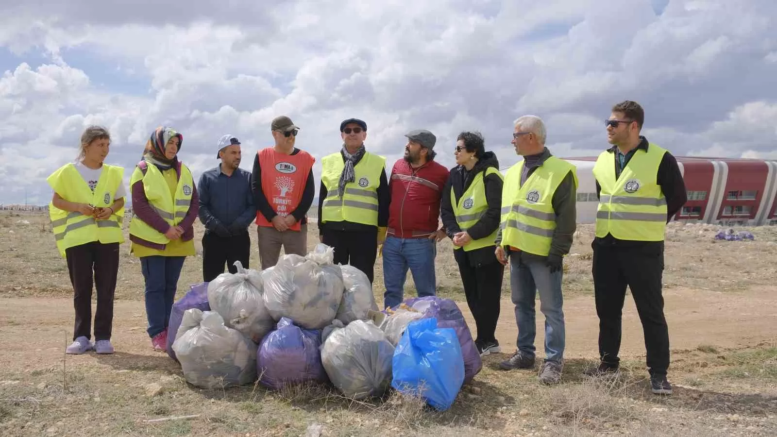 Karaman’da “Bugün Temizle, Yarın Nefes Al” Etkinliği: 5 Dakikada 200 Kilo Çöp Toplandı