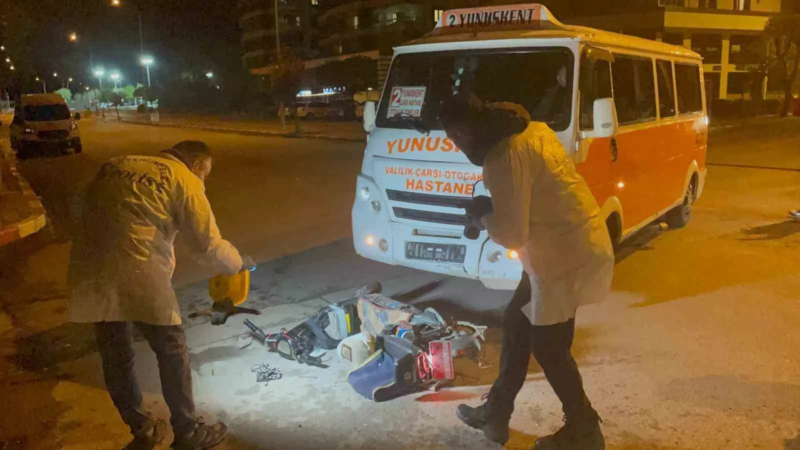 Karaman’da Kahreden Kaza: Minibüsün Altında Kalan Elektrikli Bisiklet Sürücüsü Kurtarılamadı