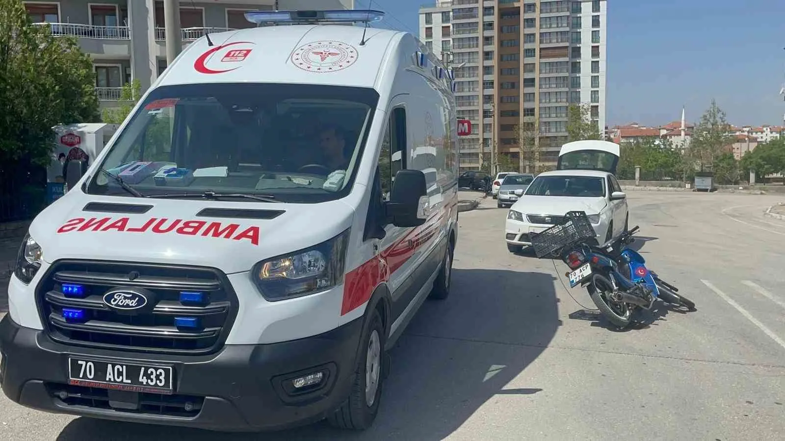 Karaman’da Kavşak Kazası: Otomobil ile Motosiklet Çarpıştı, 1 Kişi Yaralandı