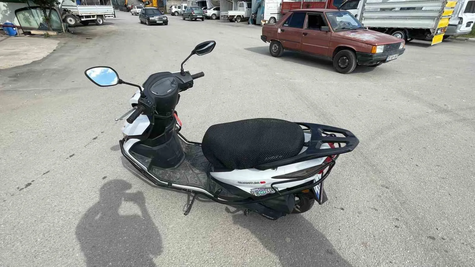 Kontrolden Çıkan Motosiklet Yol Ortasına Devrildi