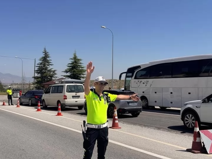 Karaman'da Haftalık Asayiş Operasyonu: 15 Tutuklama, Ruhsatsız Silah ve Uyuşturucu Ele Geçirildi