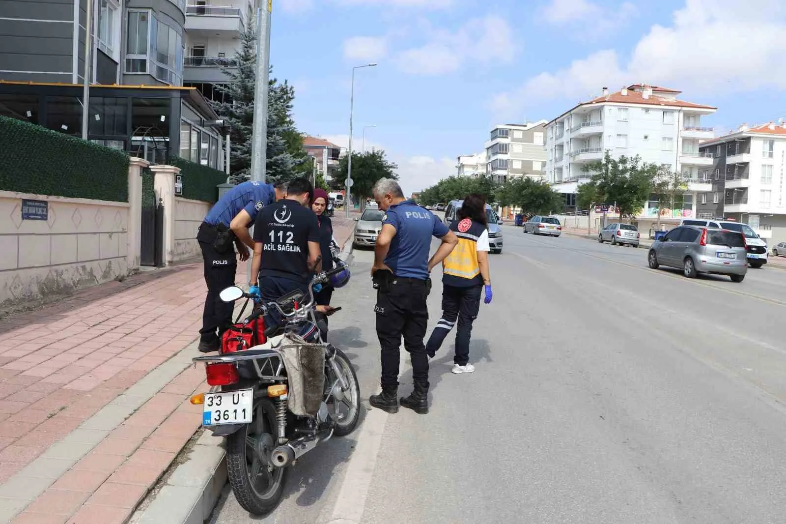 Karaman’da Trafik Kazası: Otomobil ile Motosiklet Çarpıştı, Sürücü Yola Savruldu!
