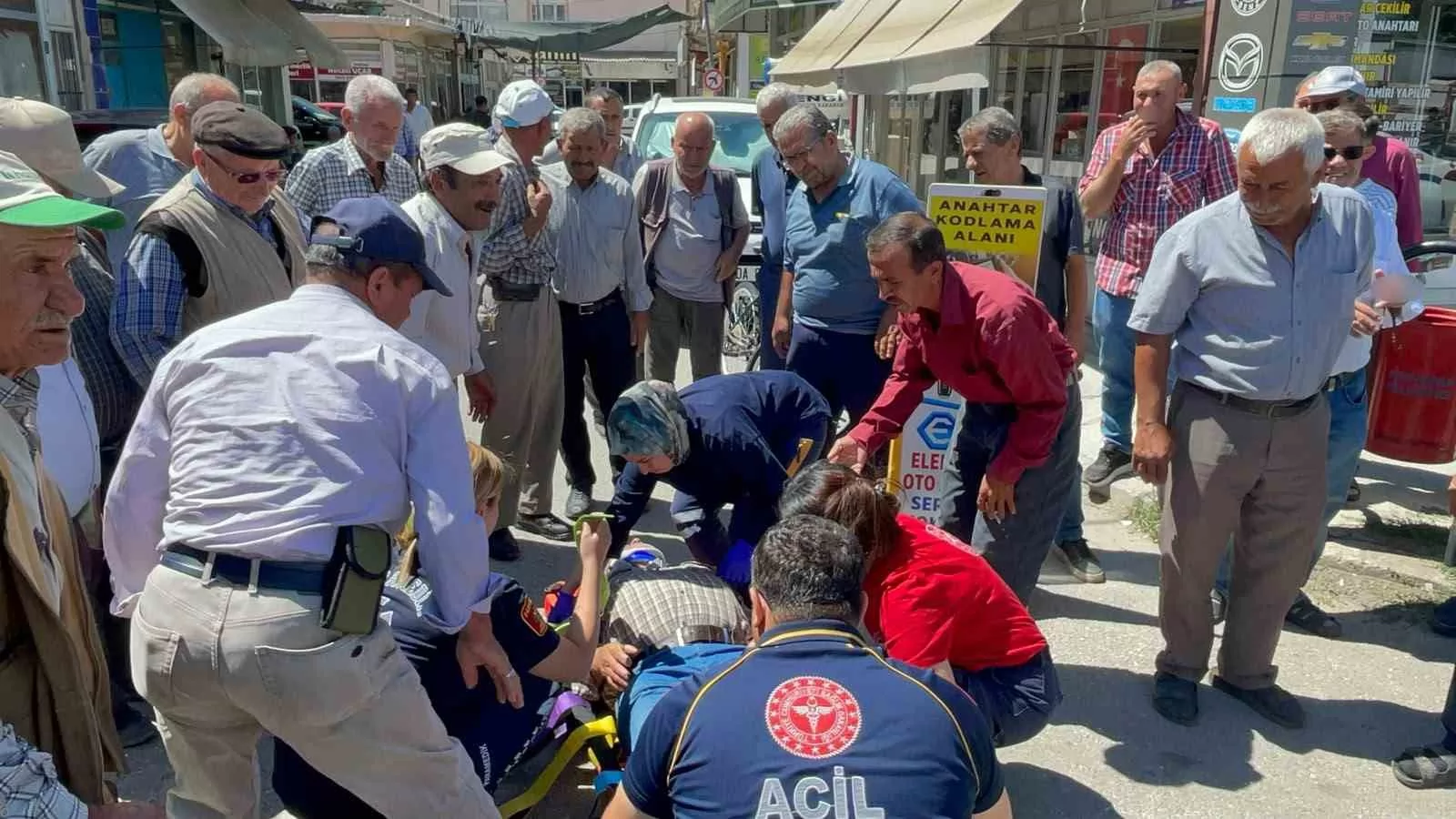 Karaman’da Otomobille Çarpışan Motosiklet Sürücüsü Yaralandı: Kaza Yerindeki O Sözler Güldürdü!