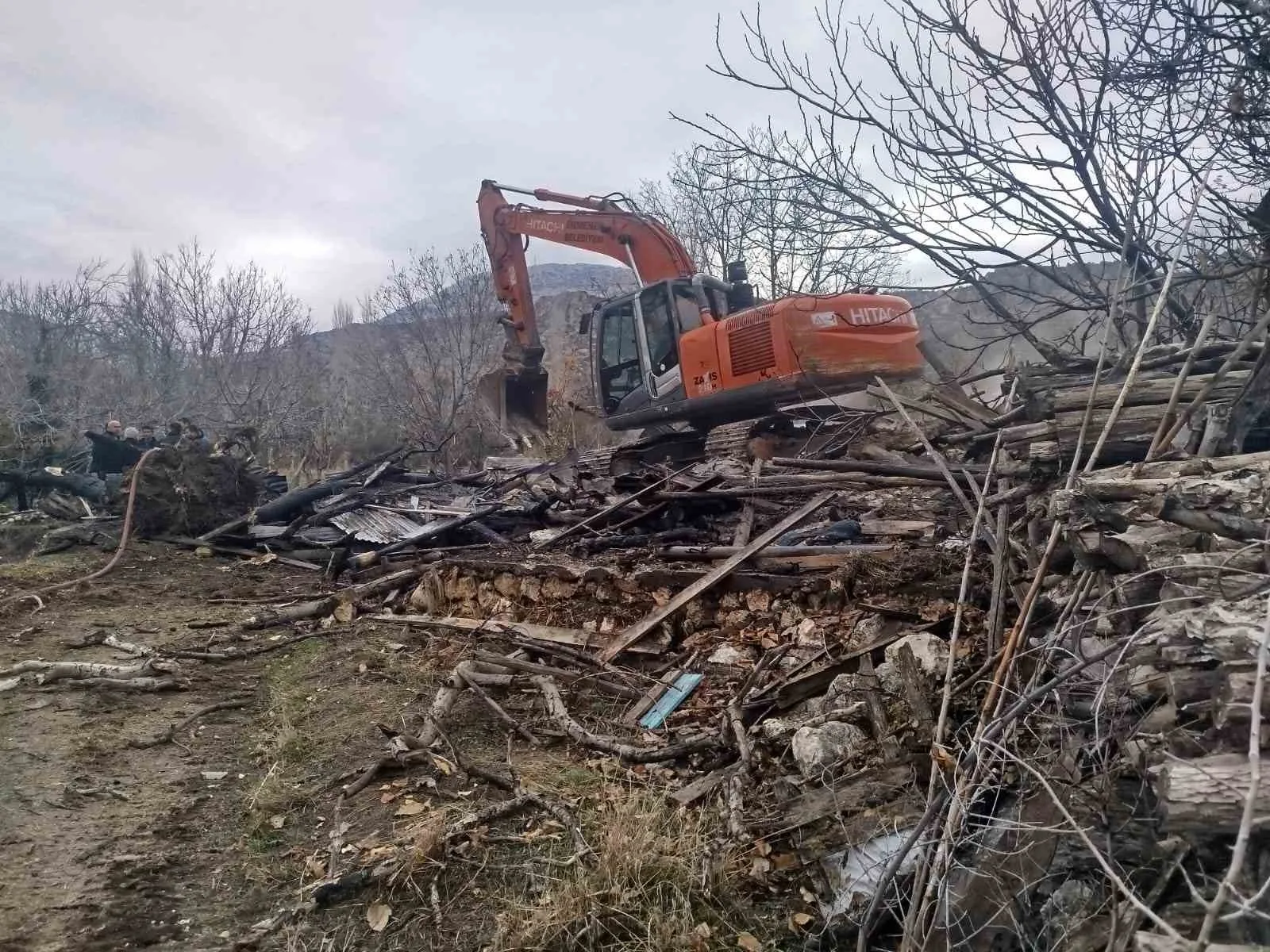 Ermenek’te Sobadan Çıkan Yangında Ev Küle Döndü