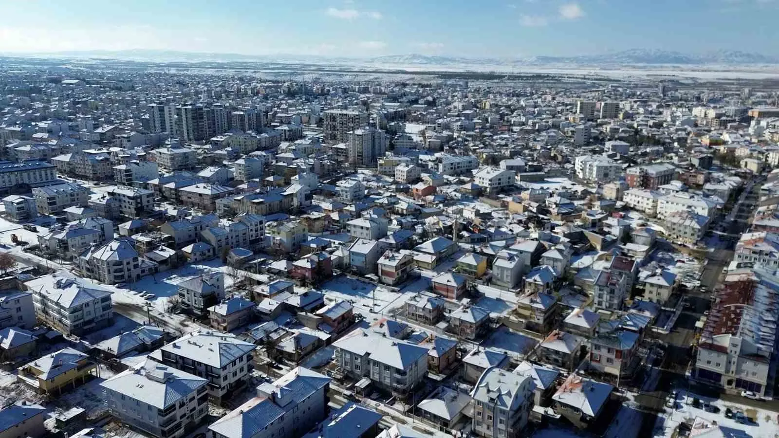 Karaman Mevsimin İlk Karıyla Beyaza Büründü