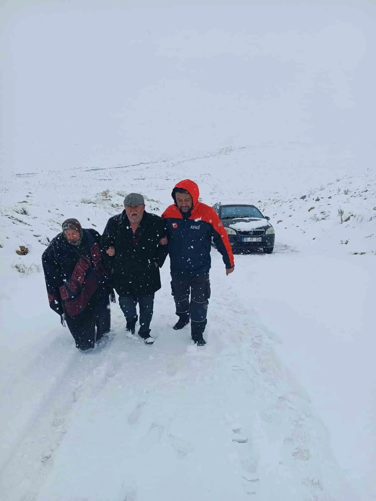 Karaman’da Kar Nedeniyle Yolda Mahsur Kalan 4 Kişi Kurtarıldı