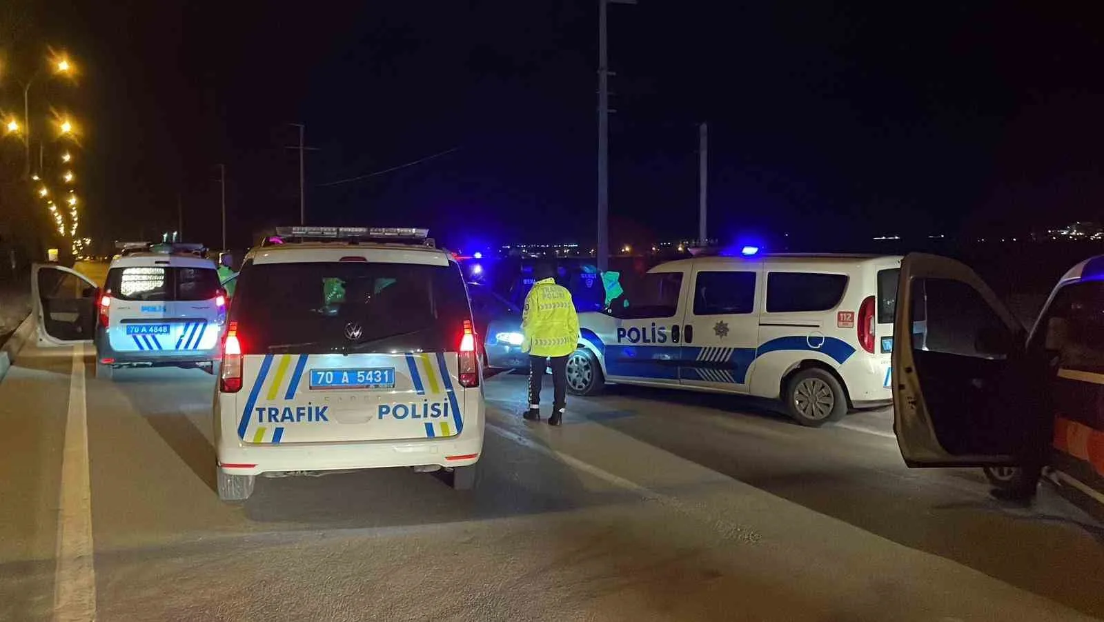 Karaman’da Alkollü Sürücü Polisten Kaçtı: 2 Polis Aracına Çarptı