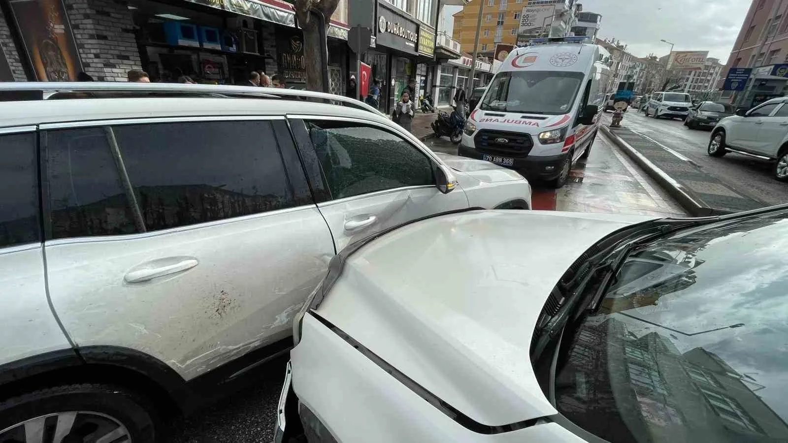 Karaman’da İki Cip Kavşakta Çarpıştı: 1 Yaralı