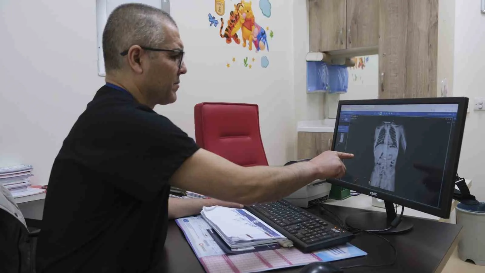 Karaman’da Yuttuğu İki Mıknatıs Bağırsaklarını Tıkadı: 4 Yaşındaki Çocuk Ameliyatla Kurtarıldı