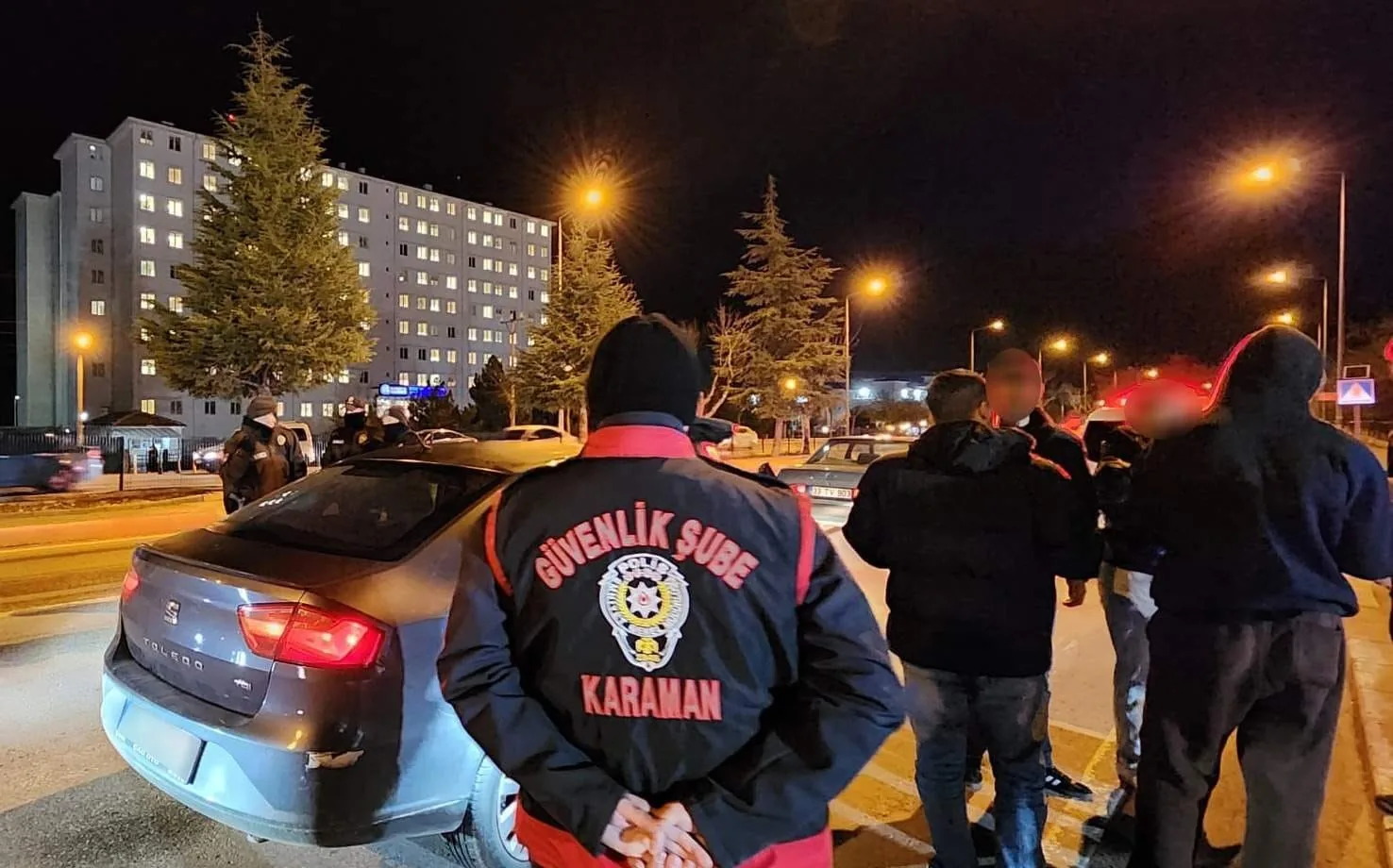 Karaman’da Polis Uygulamalarında Silah, Bıçak ve Uyuşturucu Ele Geçirildi: 5 Tutuklama
