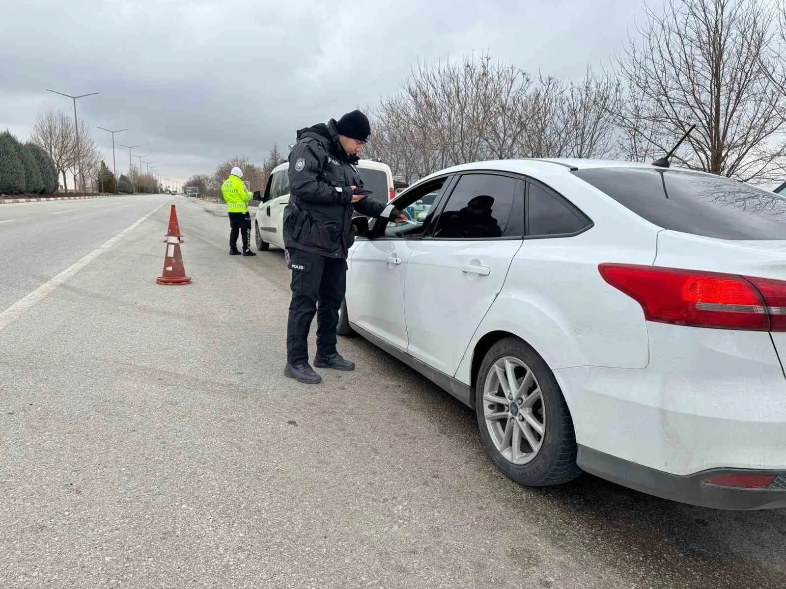 Karaman’da Uygulamalarda Ruhsatsız Silah ve Uyuşturucu Ele Geçirildi, 12 Şahıs Tutuklandı