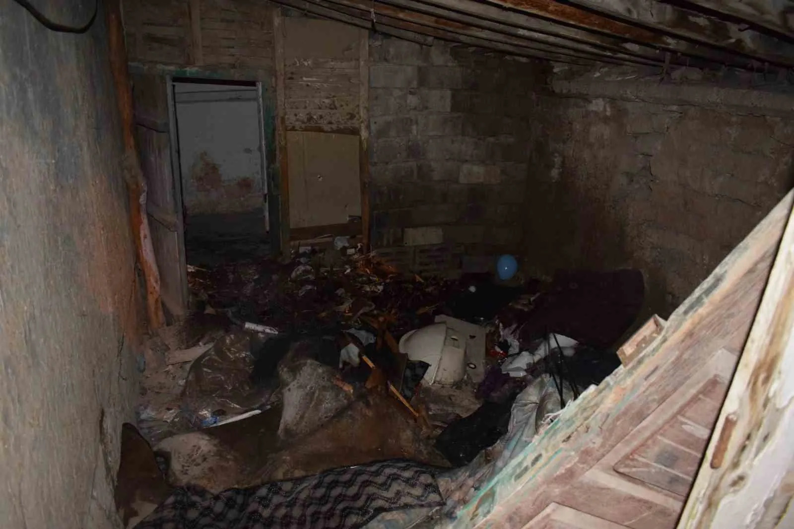 Karaman'da Kömürlük Yangını: Ekipler Kısa Sürede Müdahale Etti