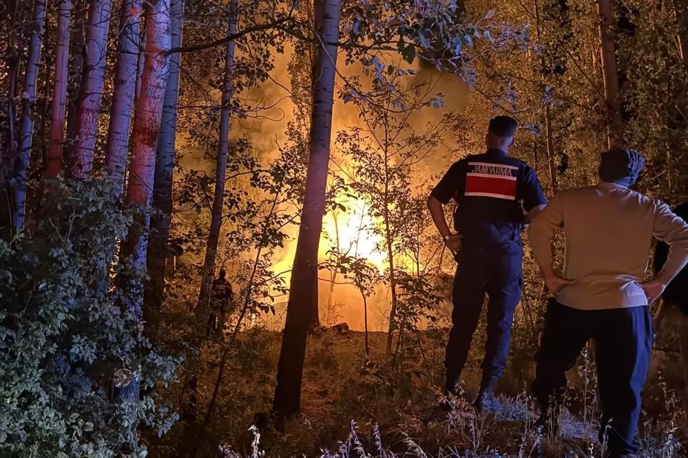 Karaman’da baraka yangını korkuttu