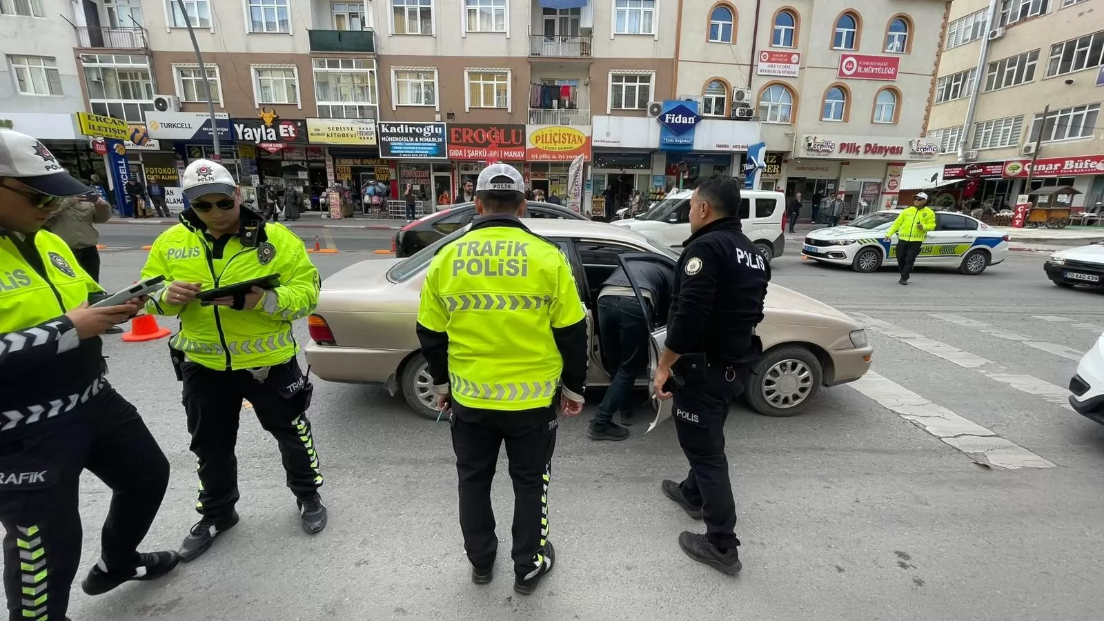 Karaman’da çalıntı otomobille yakalanan hırsızlık zanlısı hem ehliyetsiz hem alkollü çıktı