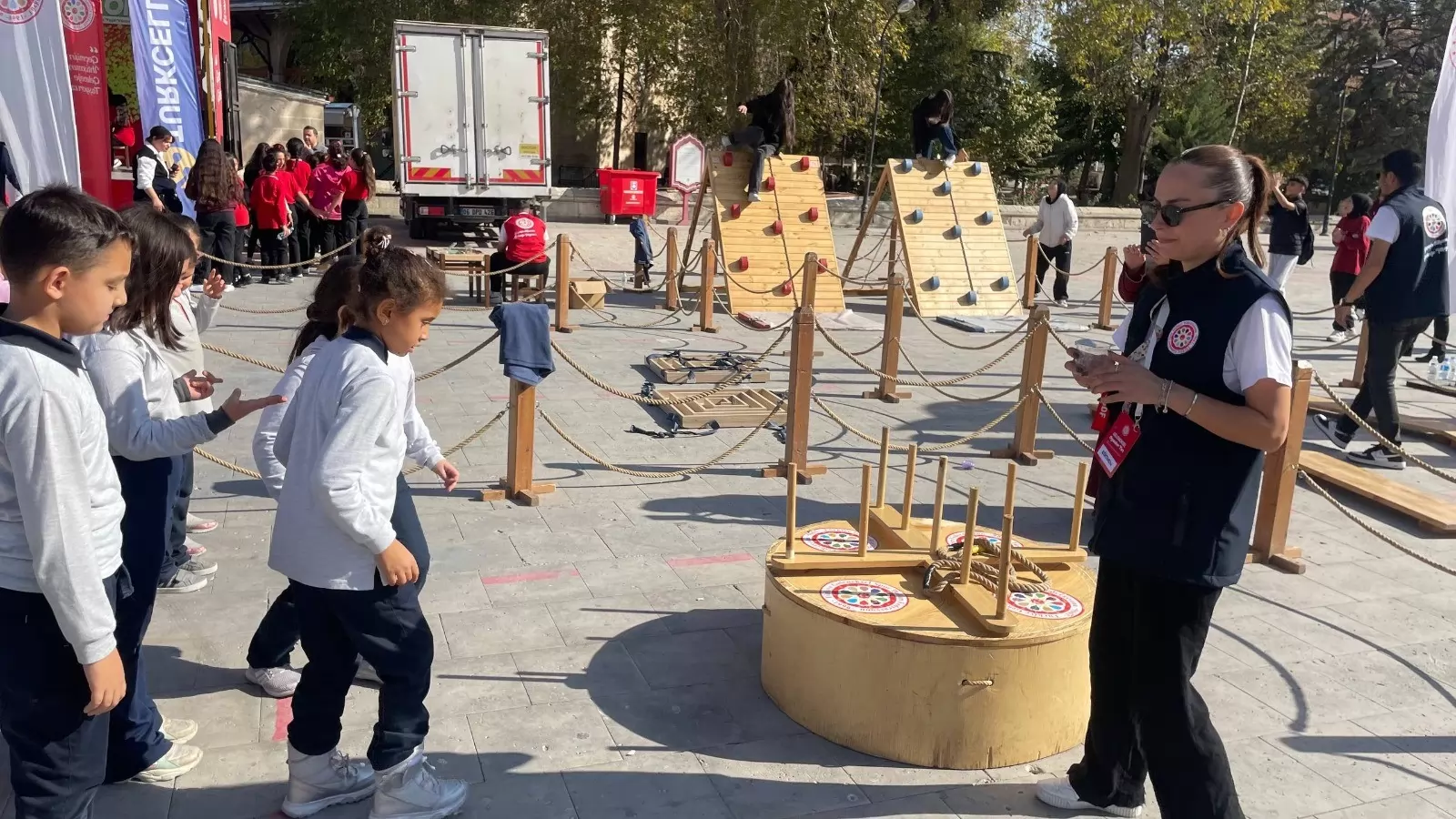 Geleneksel Oyunlar Tırı Karaman’da Çocuklarla Buluştu