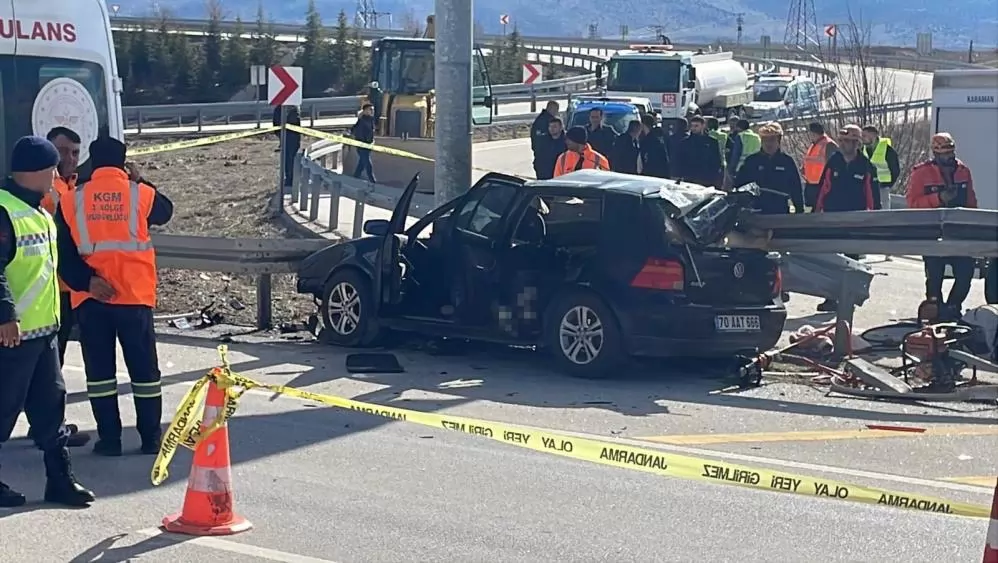 Karaman-Konya Yolunda Bariyerlere Saplanan Otomobilde Anne ve Baba Hayatını Kaybetti